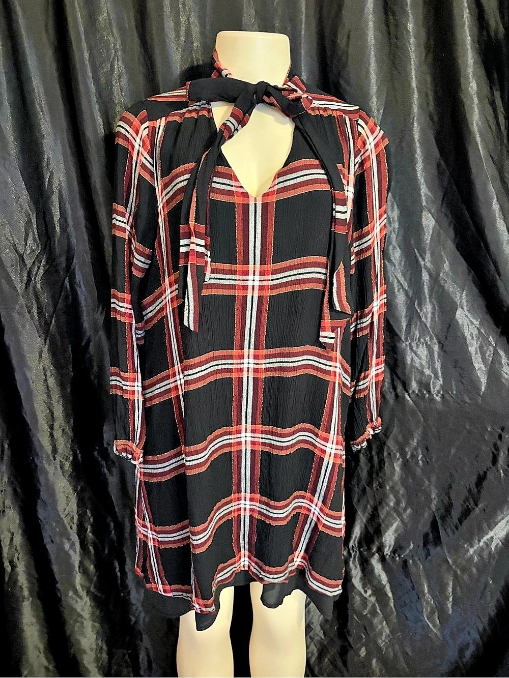 CeCe Tie Neck Metallic Plaid Woven Dress Plaid Mini Dress in Black & Red